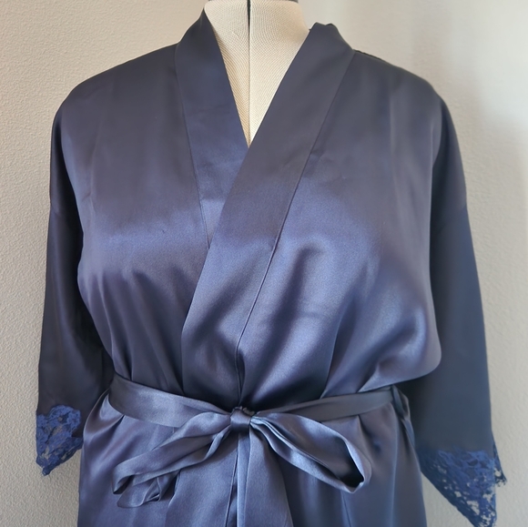 🆕️Lise Charmel- Silk Robe - Picture 7 of 15